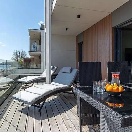 Family Near River, Big Balcony, Free Parking Apartment