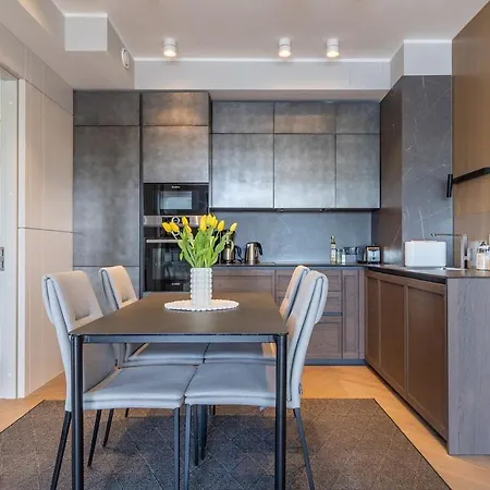 Apartment Family Near River, Big Balcony, Free Parking *