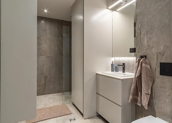 Family Near River, Big Balcony, Free Parking アパート *