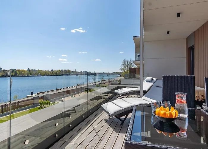 Family Near River, Big Balcony, Free Parking アパート *