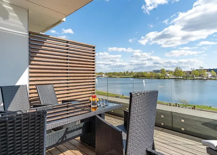 Family Near River, Big Balcony, Free Parking