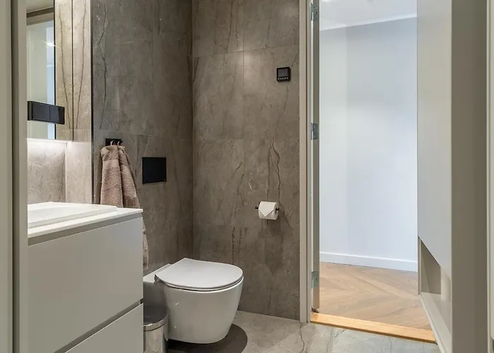 アパート Family Near River, Big Balcony, Free Parking *