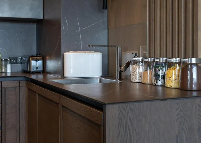 Family Near River, Big Balcony, Free Parking アパート *