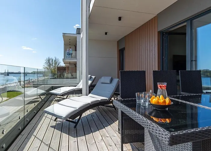 Family Near River, Big Balcony, Free Parking アパート