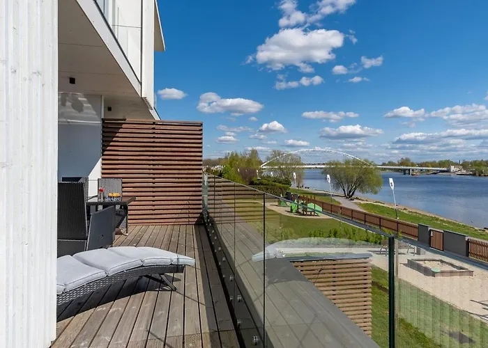 Family Near River, Big Balcony, Free Parking アパート *